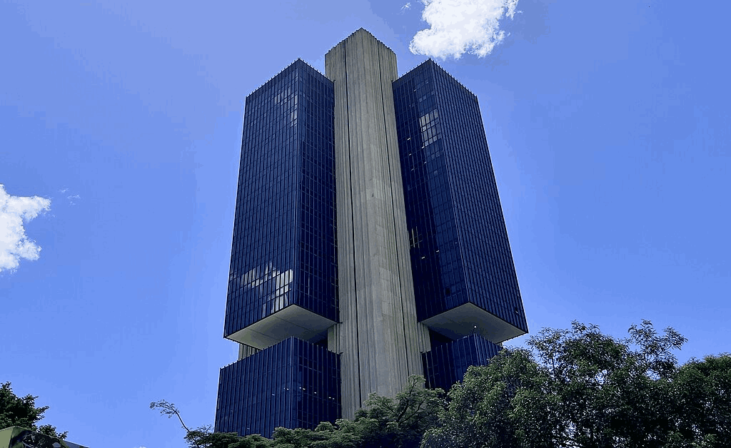 Brazil's Service Sector: Driving 3.5% Growth in 2024!